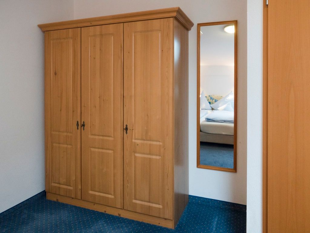Schrank mit Spielgel