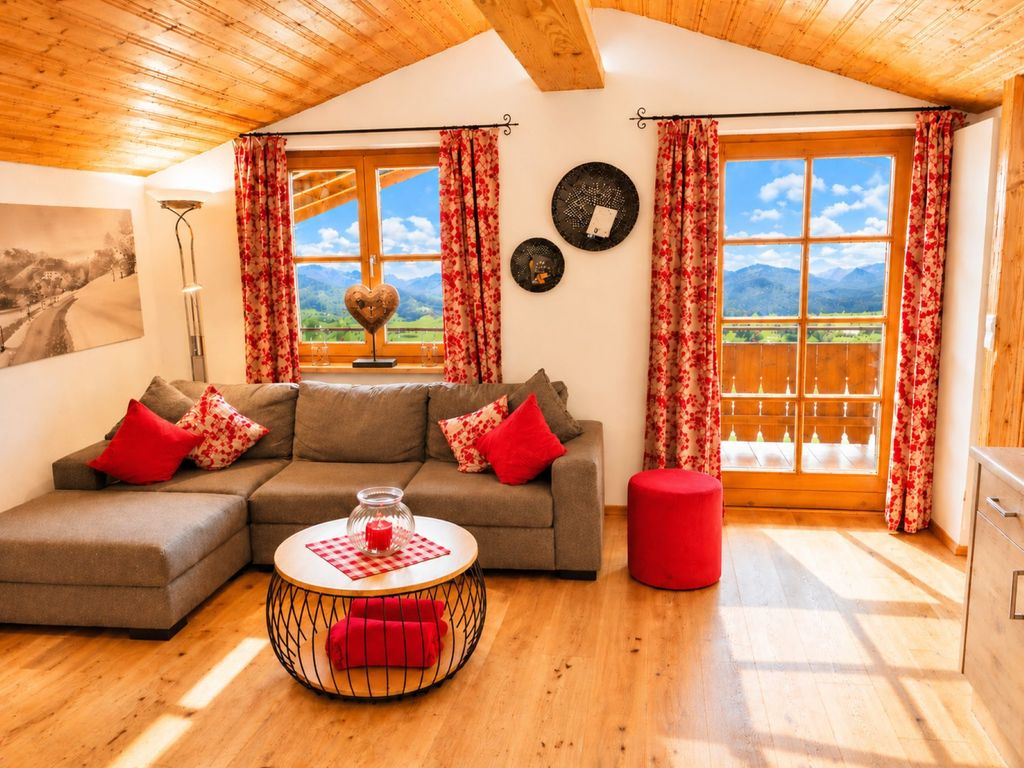 Ferienwohnung "Almgenuss": eine Wohlfühloase für max. 2 Erwachsene & 2 Kinder mit großen Balkon und traumhaften Bergblick...