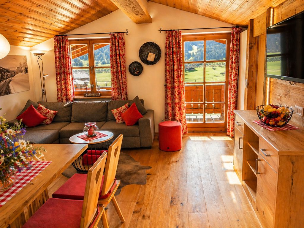 Ferienwohnung "Almgenuss": eine Wohlfühloase für max. 2 Erwachsene & 2 Kinder mit großen Balkon und traumhaften Bergblick...