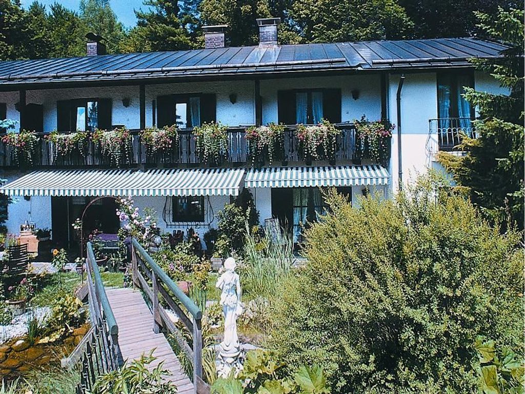 Haus mit Teich