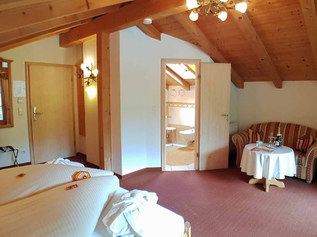 Doppelzimmer mit Balkon