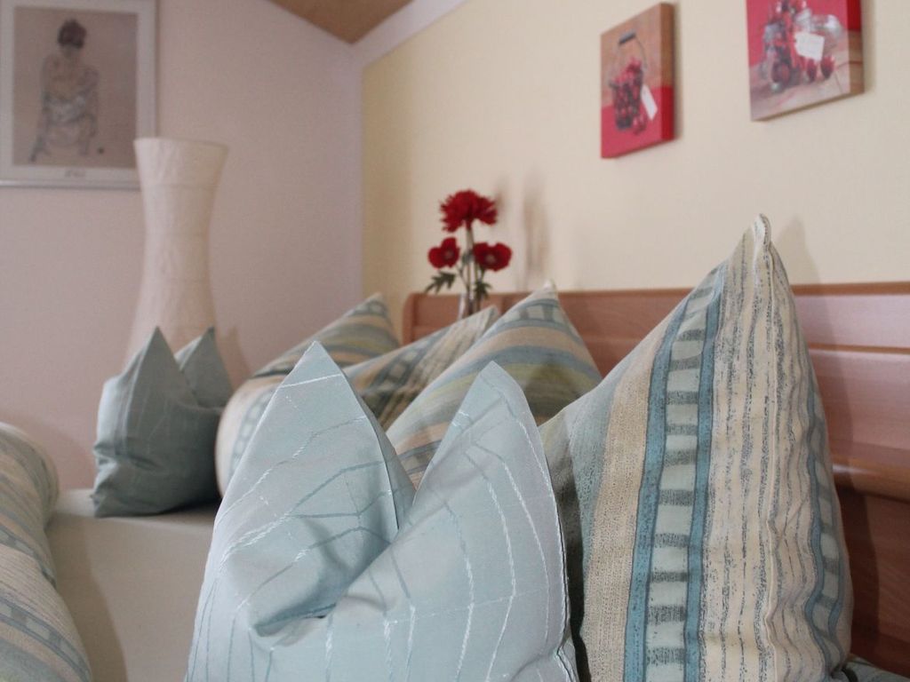 Das durch eine Verbindungstür erreichbare zweite Schlafzimmer mit sanften Farben dekoriert lässt Sie entspannen!