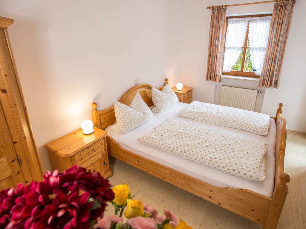 Schlafzimmer 1