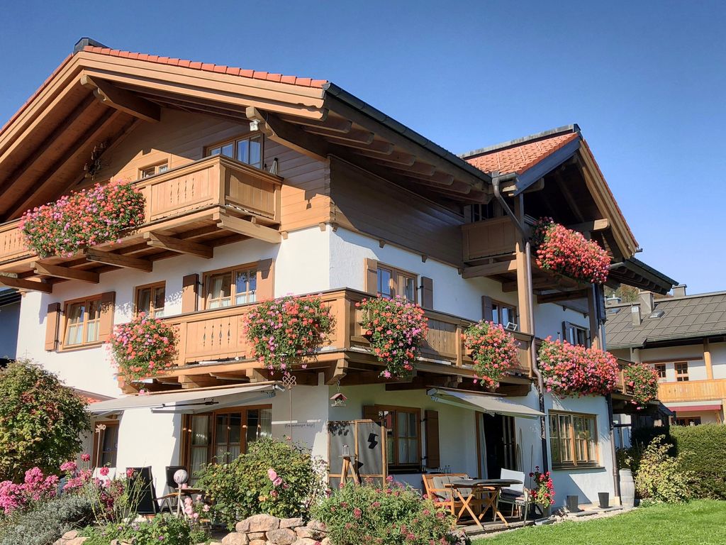 Gästehaus Bergwinkl Süd-/Westansicht