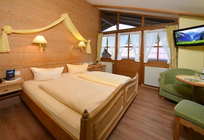 Familienzimmer mit Einzelbett im separaten Zimmer und Balkon für 2-3 Personen