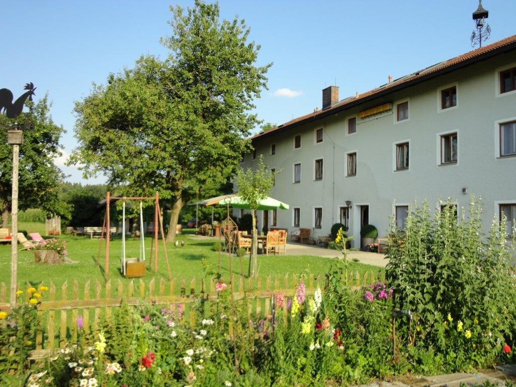 Hausansicht Frühling