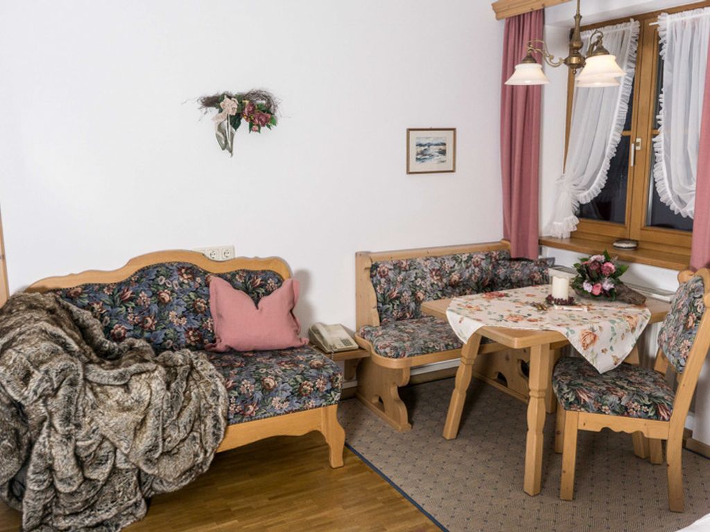 App. 4 Sitzgruppe