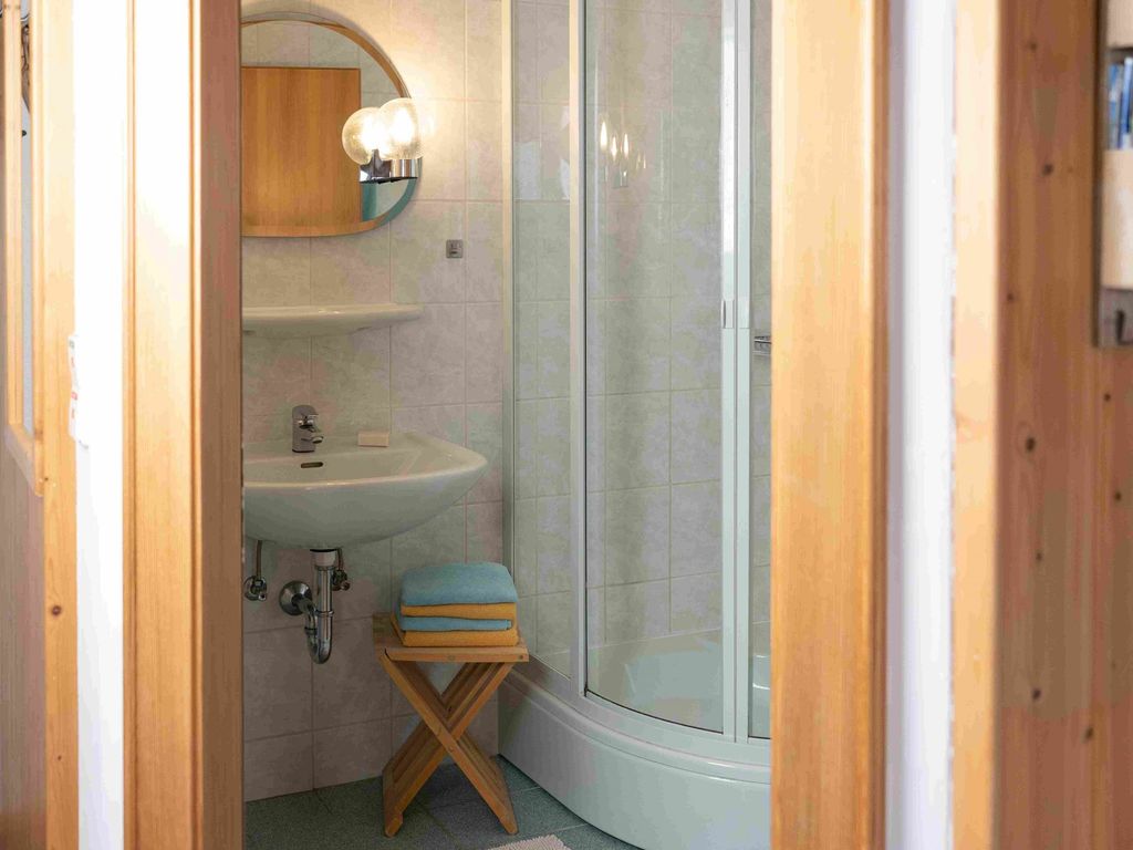 Badezimmer mit Dusche