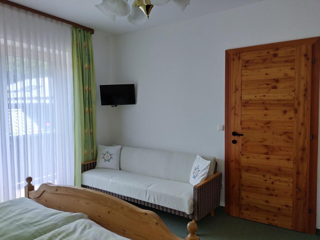 Doppelzimmer Nr. 1 mit zusätzl. Schlafcouch, Dusche/WC und TV