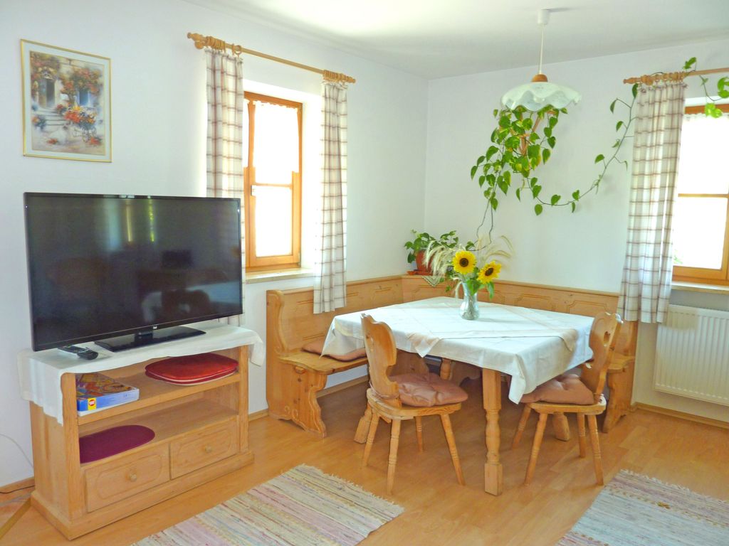 Esstisch im Wohnraum