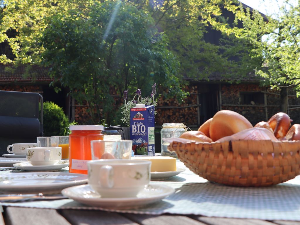 Wohnung B Frühstückstisch
