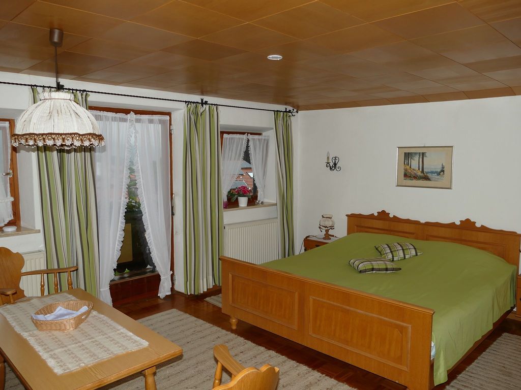 Schlafzimmer 1