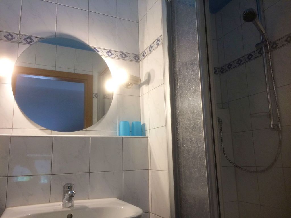 Bad Mehrbettzimmer DU