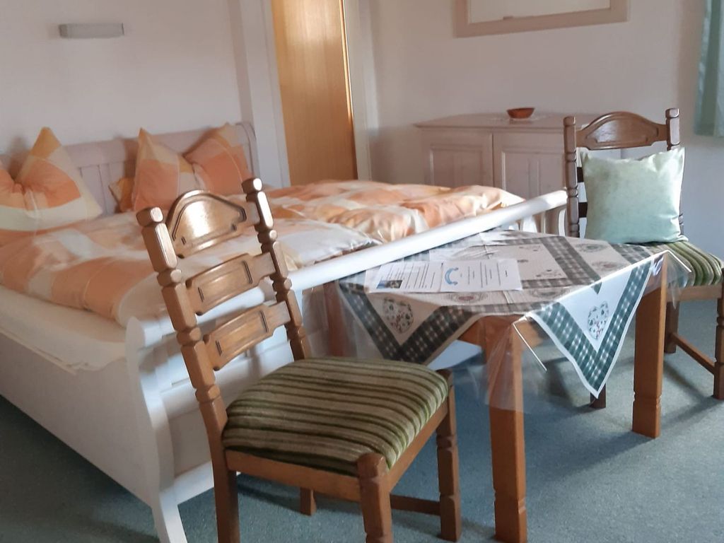 Doppelbettzimmer 1
