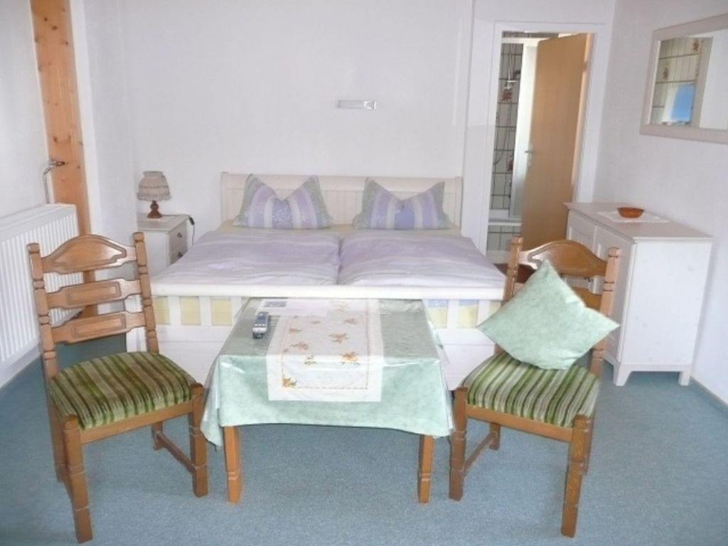 Doppelbettzimmer 1