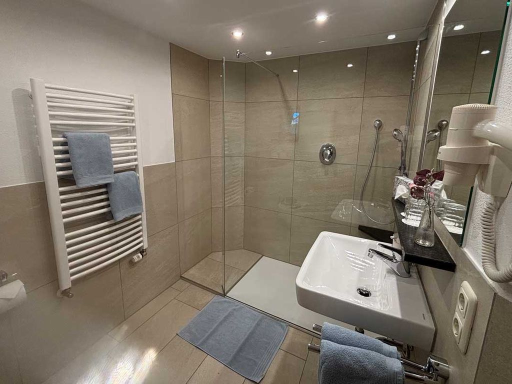 Doppelzimmer mit Westbalkon