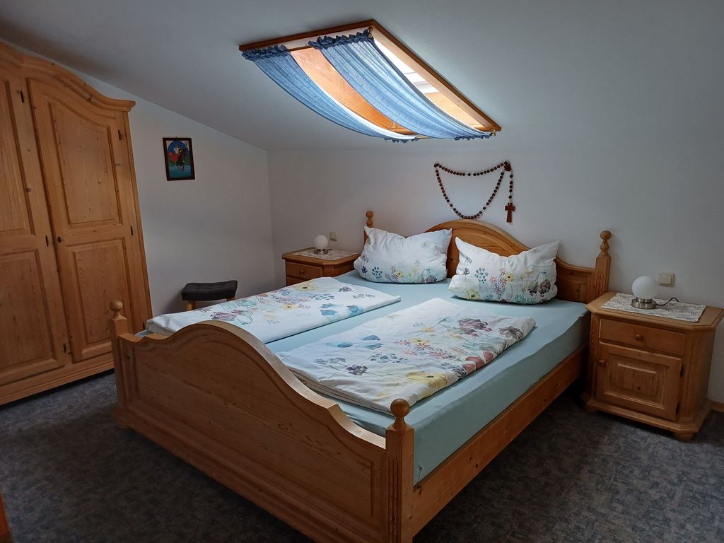 Schlafzimmer 1