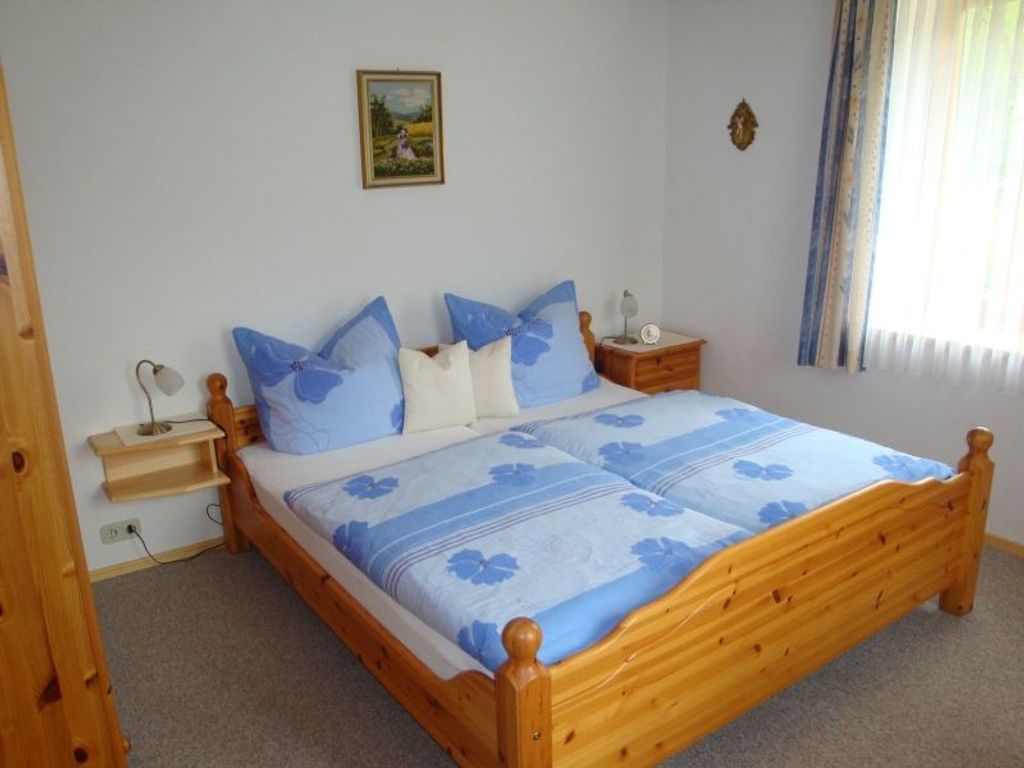 Schlafzimmer 1