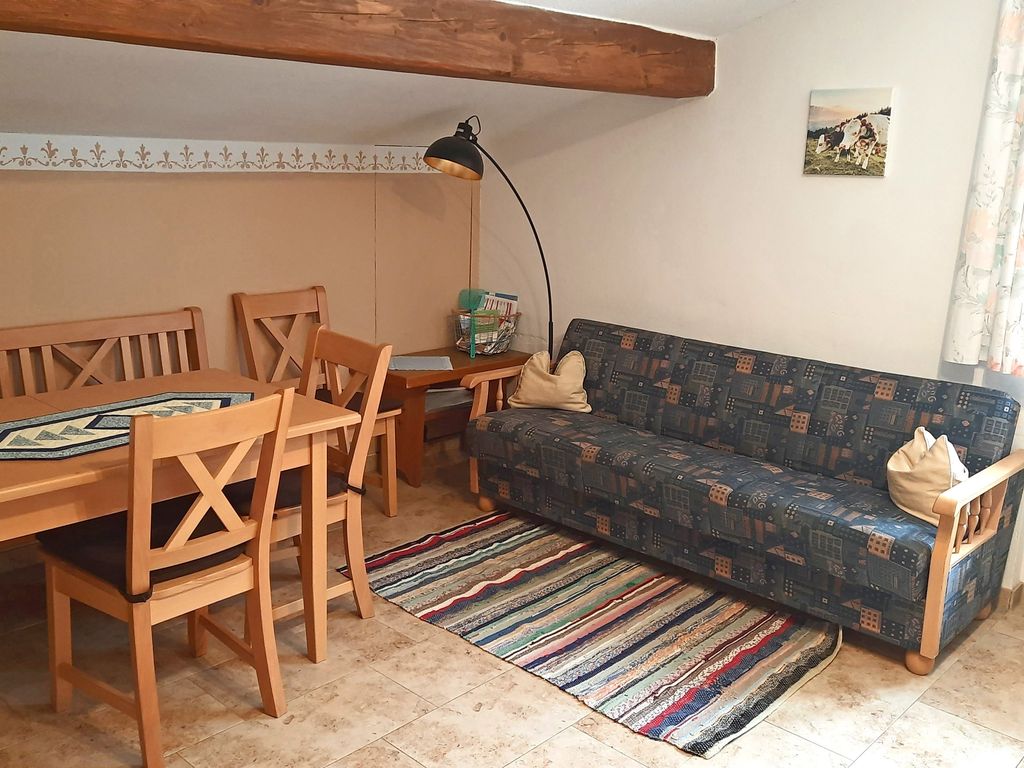 Wohnraum mit offener Küche