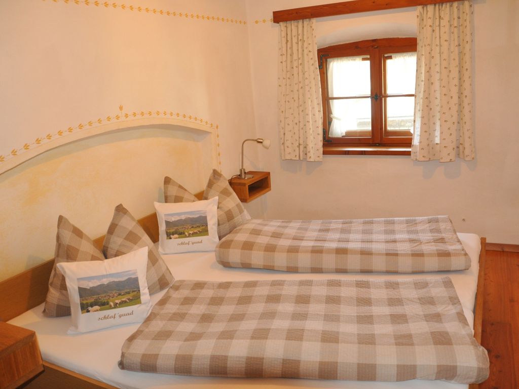 Schlafzimmer 1