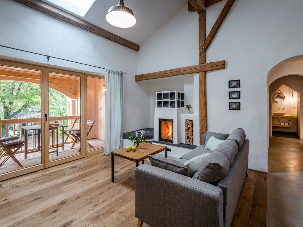Das Wohnzimmer mit Balkon