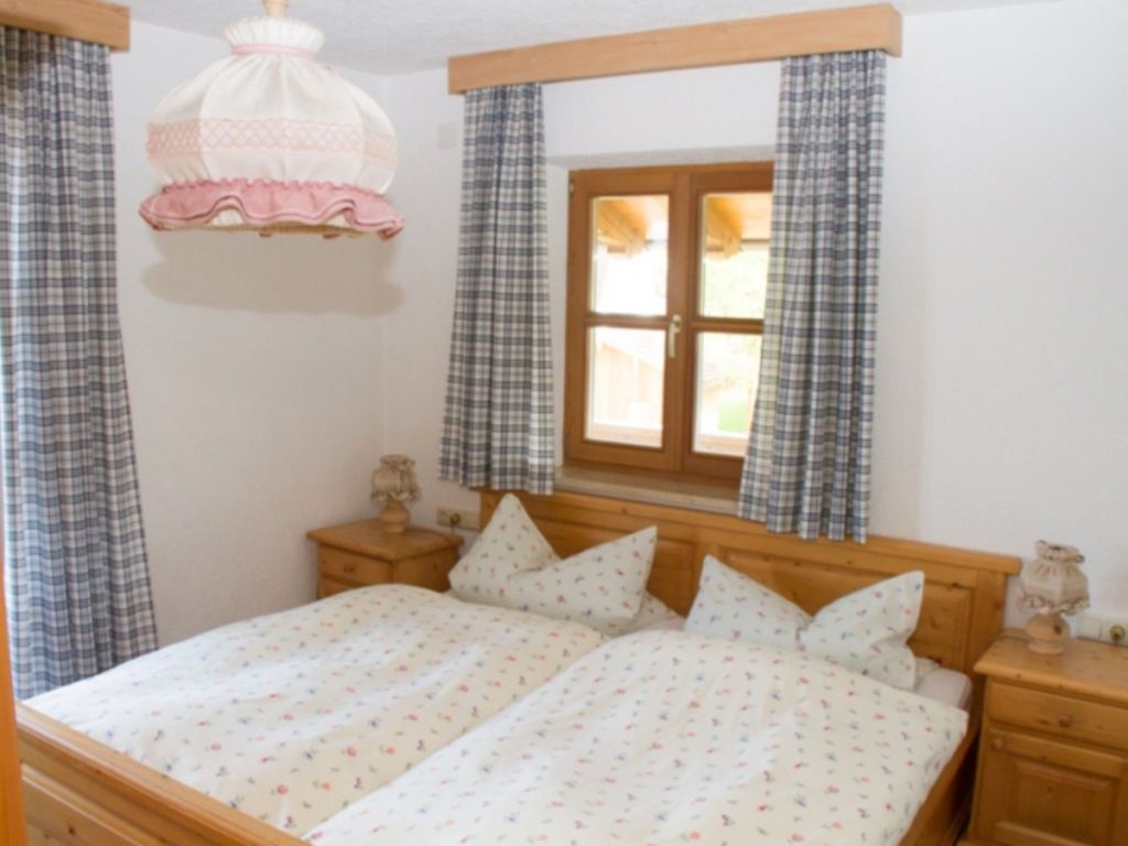 Schlafzimmer 1