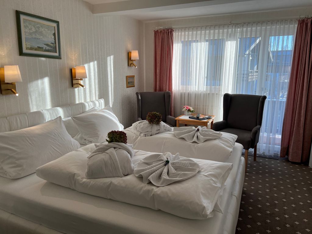 Doppelzimmer Ostseite - Balkon - Wohnbeispiel