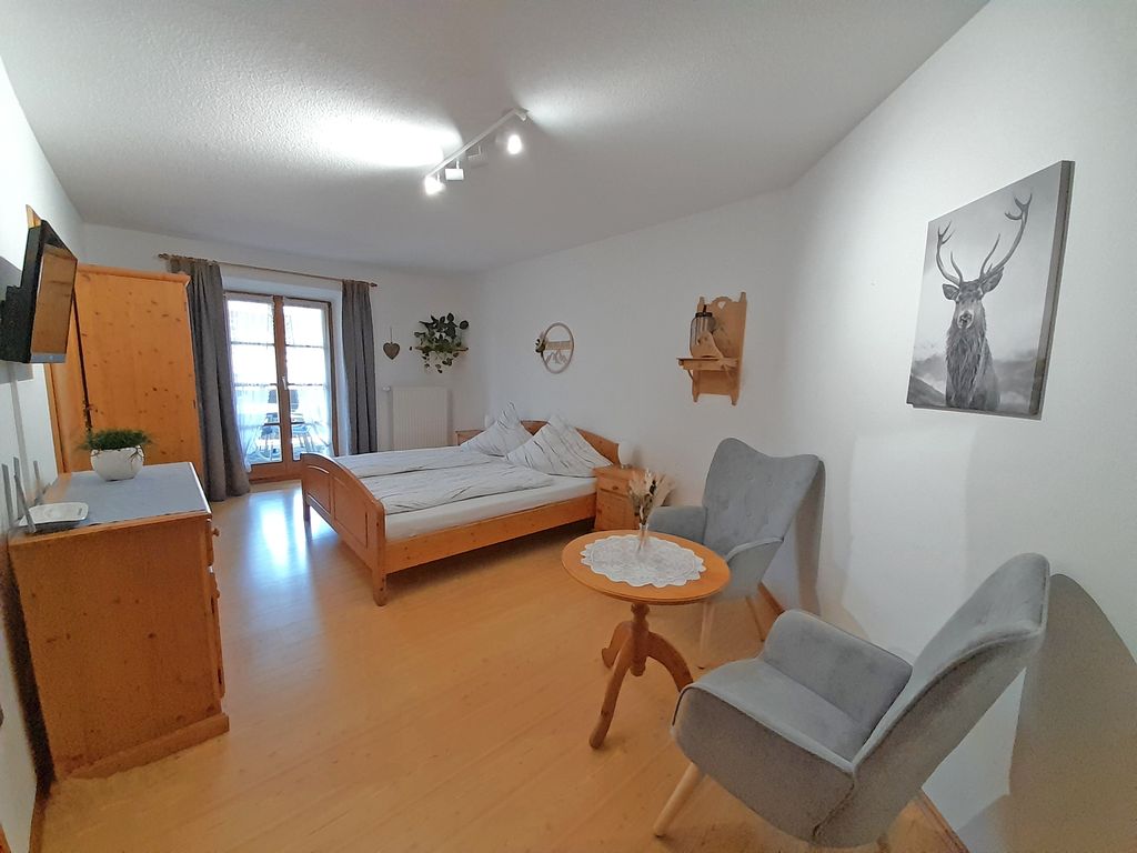 Wohn- und Schlafraum mit Balkon