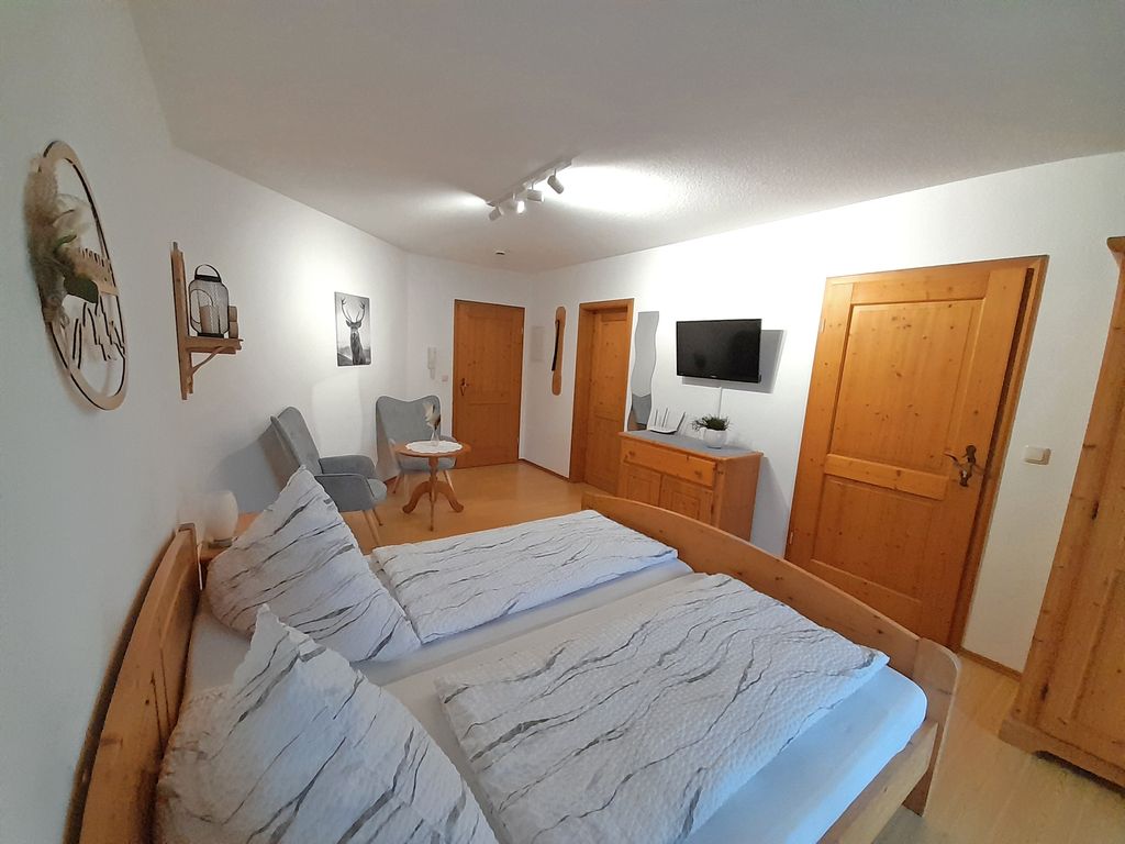 Wohn- und Schlafraum mit Balkon