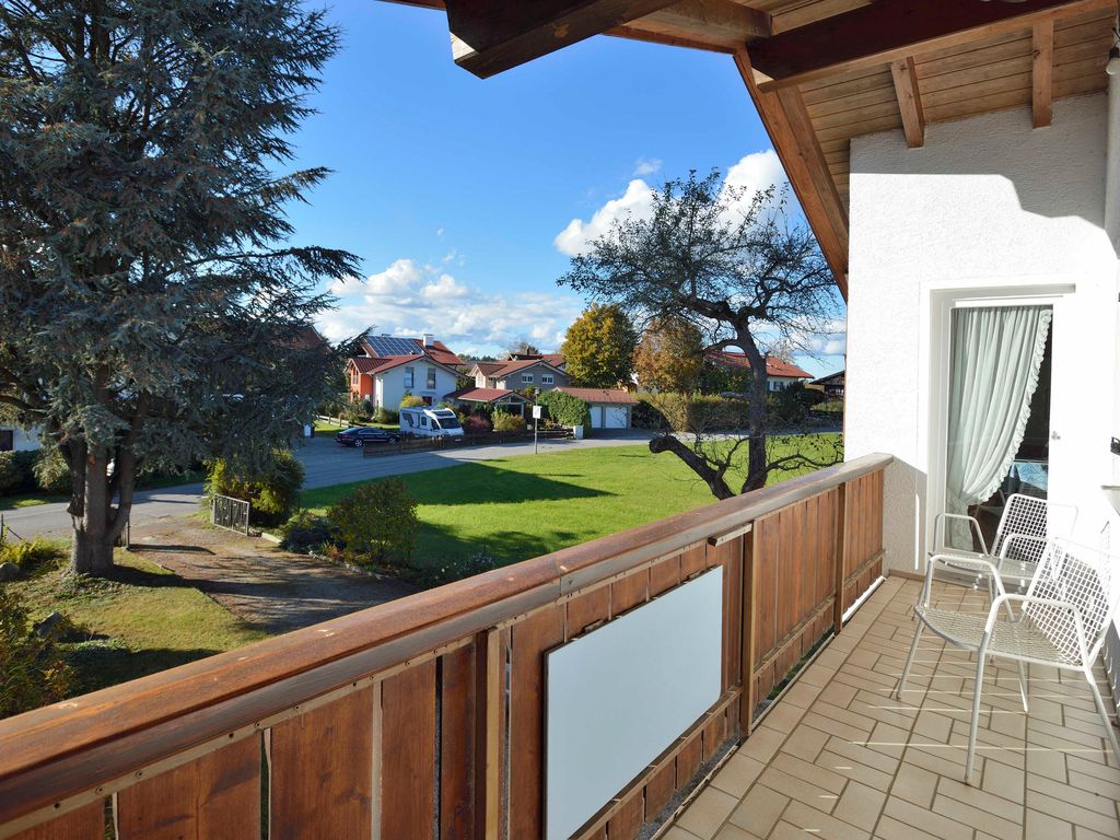 Balkon mit Blick in den Garten