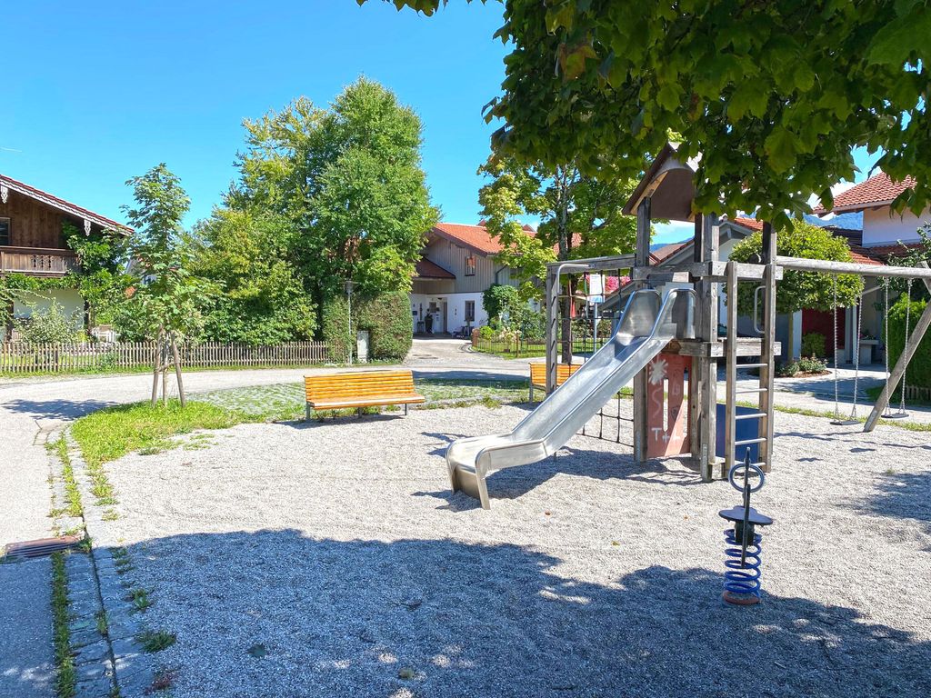 Öffentlicher Spielplatz vor der Ferienwohnung