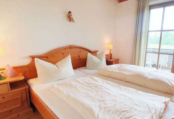 Dreibettzimmer mit Dusche/WC und TV