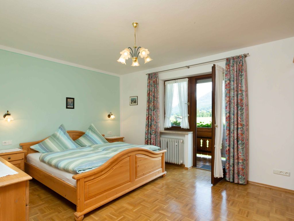 Schlafzimmer 1