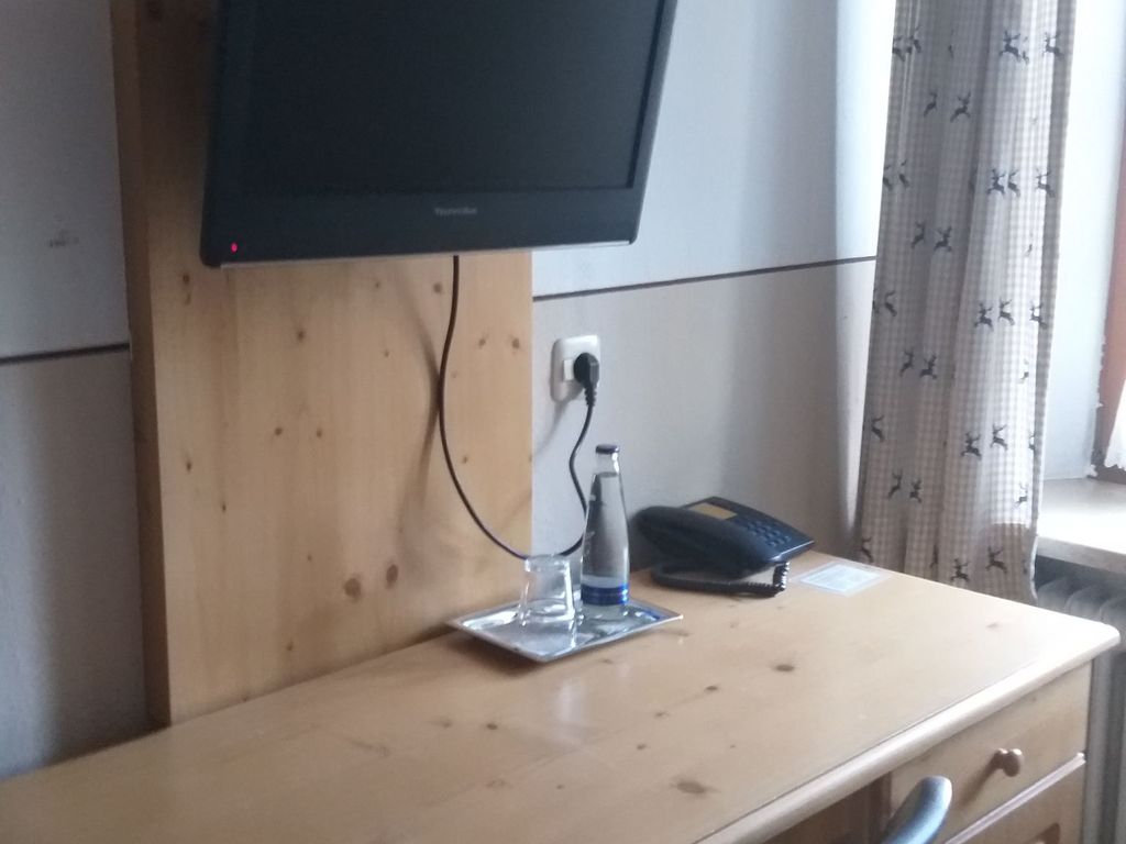 Arbeitsplatz mit TV