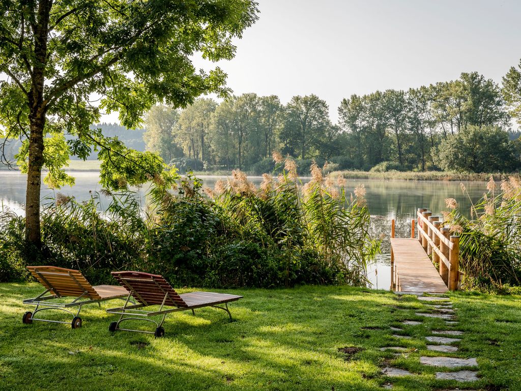Badesteg mit Liegewiese