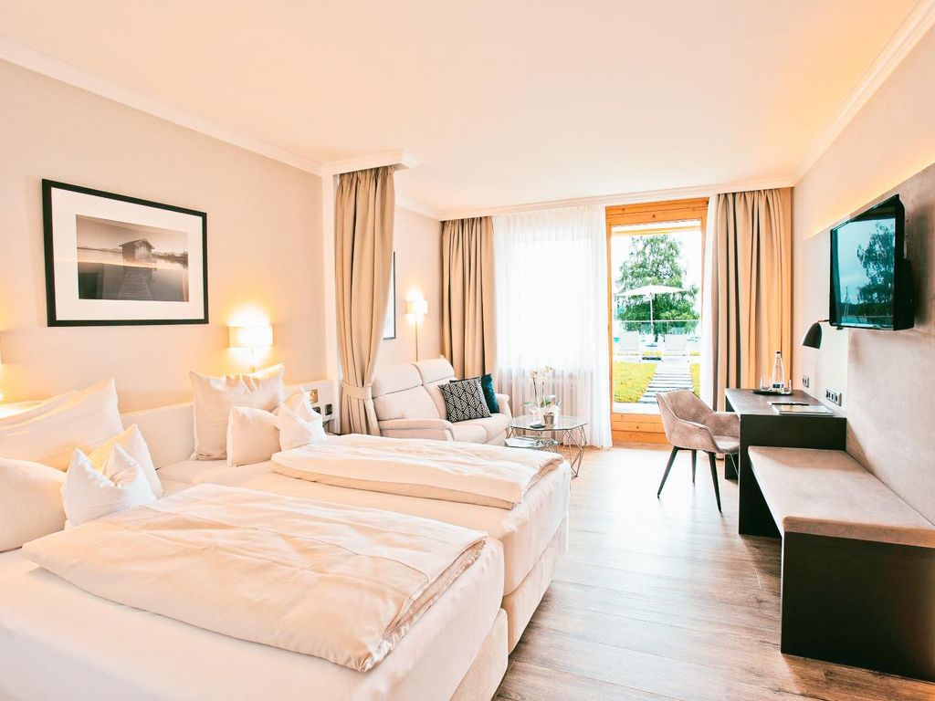 Yachthotel Chiemsee Dachterrasse Seeseite - Zimmerbeispiel