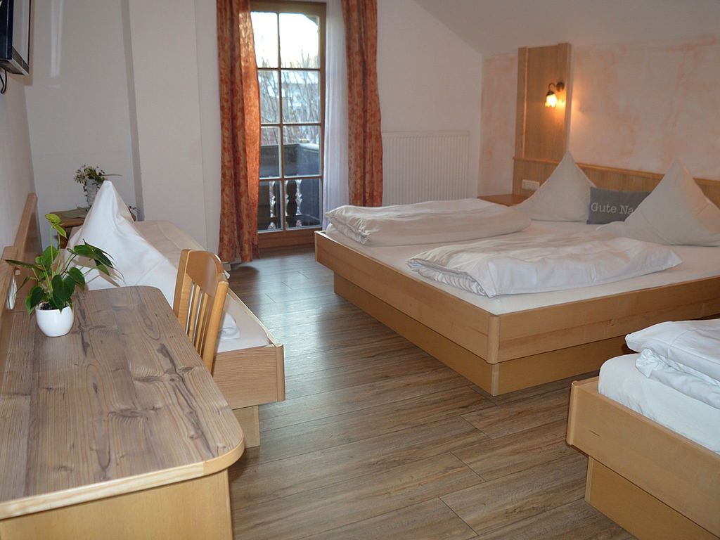 Vierbettzimmer mit Dusche/WC Beispiel