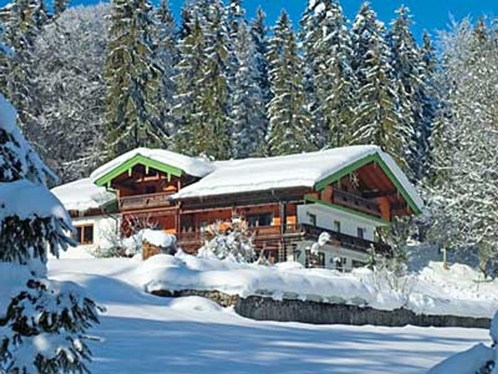 Hausansicht im Winter