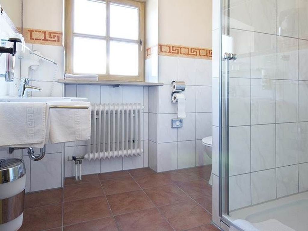 Bad im Doppelzimmer im Stammhaus