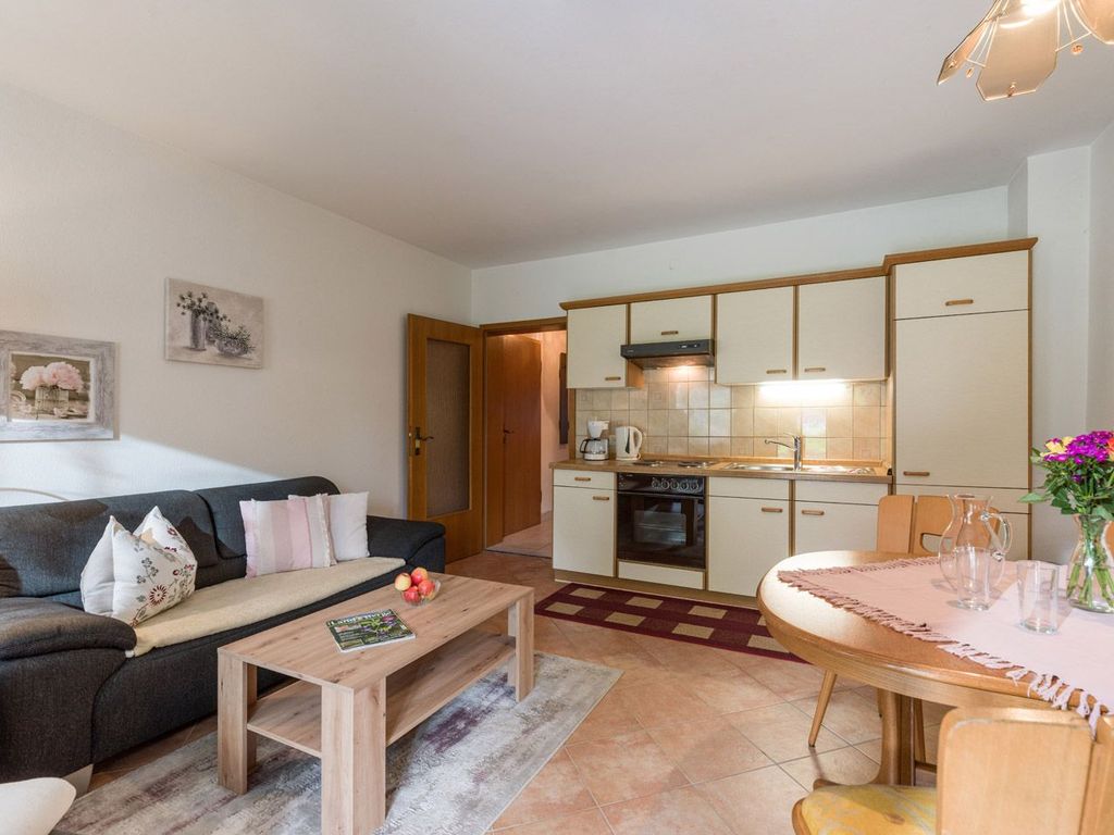 Wohnung_3_Wohnzimmer_Kueche_IRS.jpg