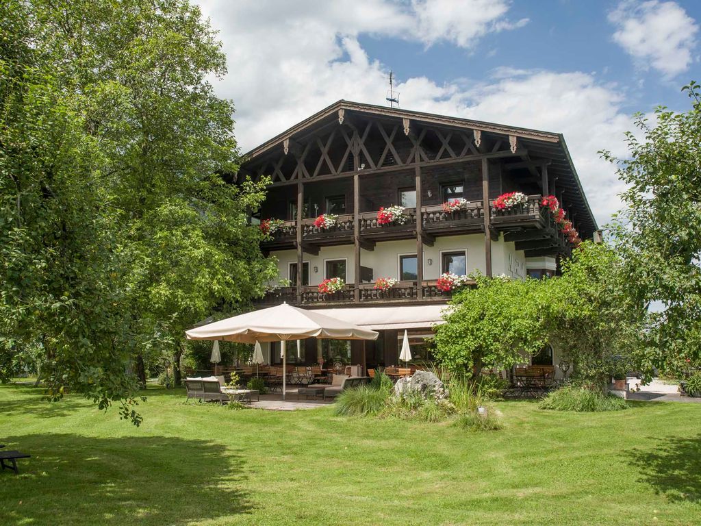 Außenansicht mit Garten