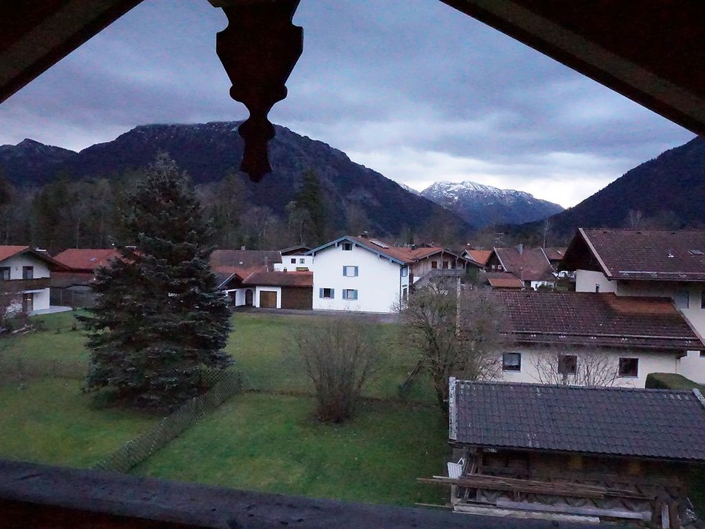 Panoramaaussicht auf das Ruhpoldinger Bergpanorma vom Südbalkon, Zellerberg