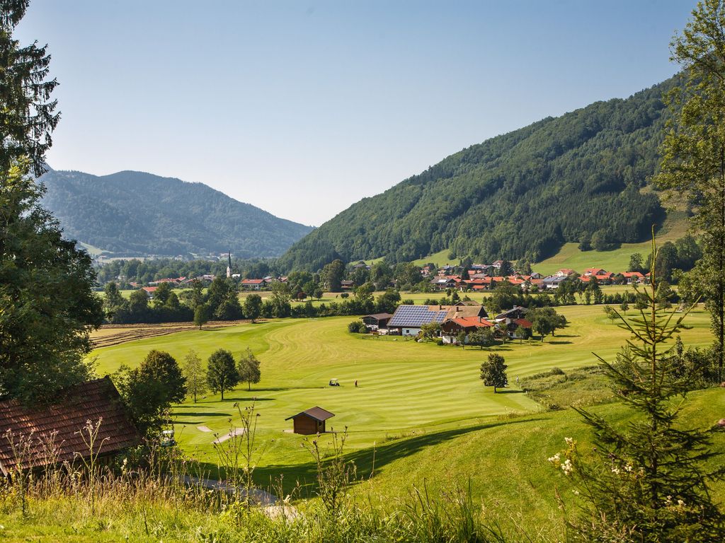 Blick vom Abschlag Golfplatz auf Widdmoos