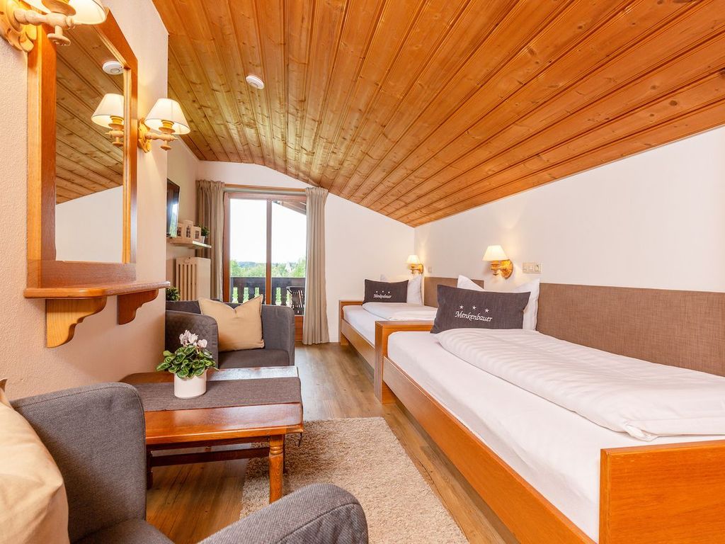 Überdachter Balkon mit Bergblick