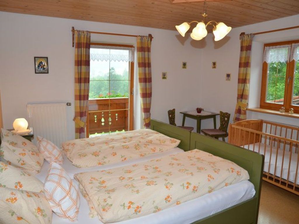Schlafzimmer 1