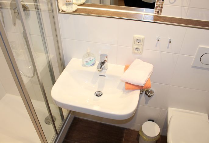 Doppelzimmer Kat. B, Dusche/WC/Balkon, TV, Safe, W-LAN