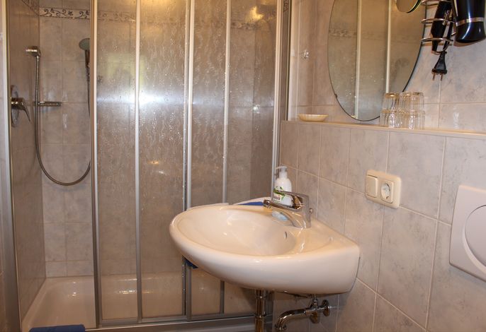 Familienzimmer im Nebengebäude, Balkon, 2-5 Personen, 40 qm,W-LAN,2 Schlafzimmer