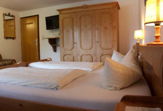 Doppelzimmer Kat. A, Dusche/WC/Balkon, TV, Safe, W-LAN