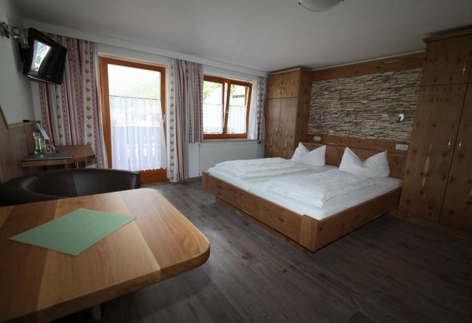 Doppelzimmer Kat. A, Dusche/WC/Balkon, TV, Safe, W-LAN