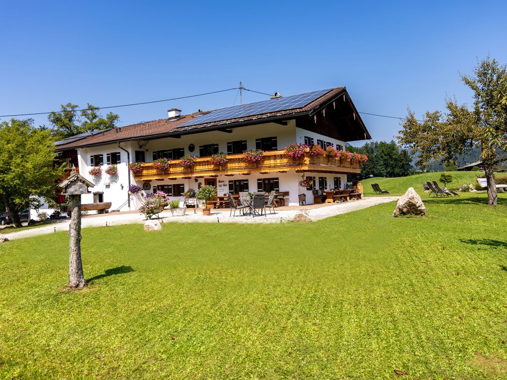 Haus mit Wiese